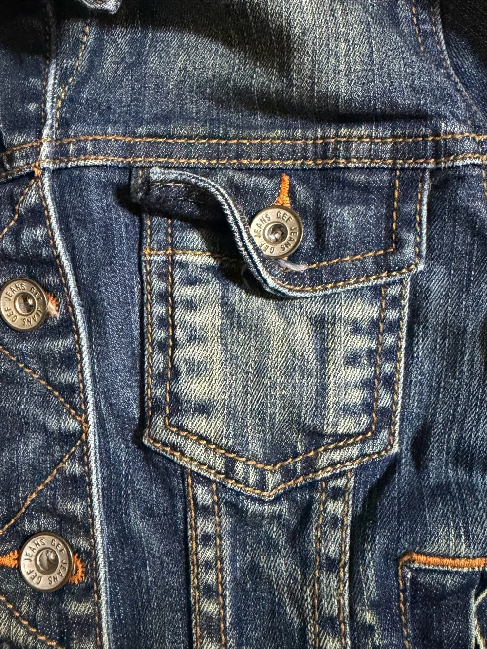 2000s vintage style cropped fitted denim jean jacket